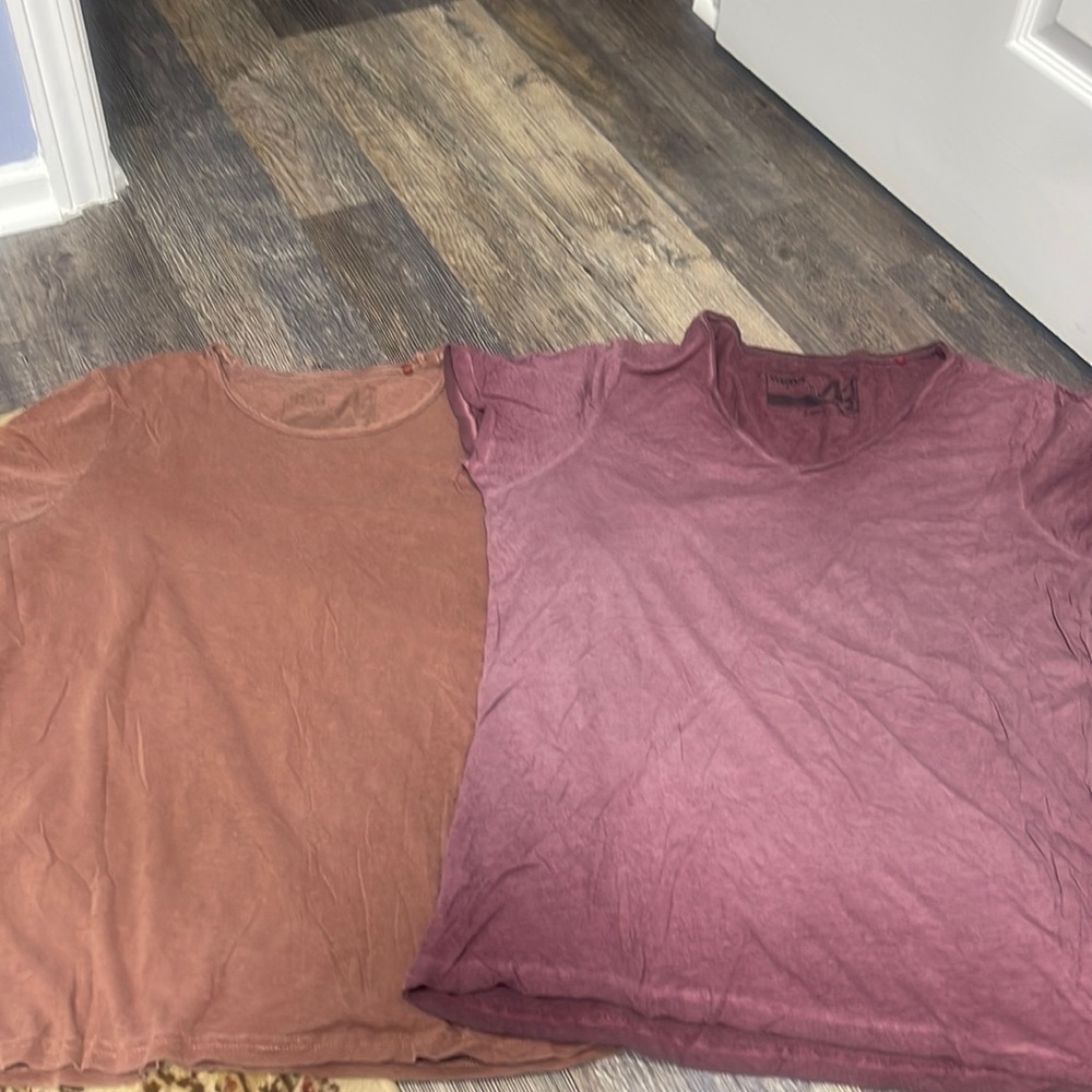 2 Mavi t shirts
